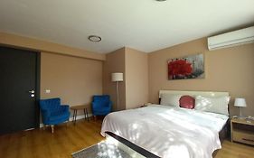 4 Seasons Apartments